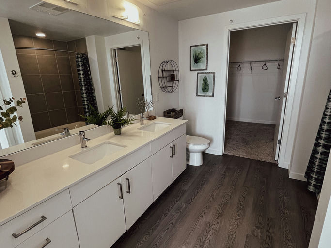 Modern 3 Bed / 2 Bath Near DU & Wash Park — apartment interior