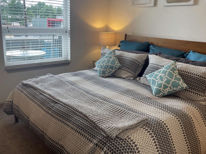 Sleek West Highlands 1 Bed — apartment interior