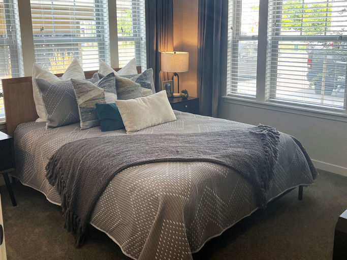 Live Big in Brighton – Modern 1 Bed Apartment with Mountain Views — apartment interior